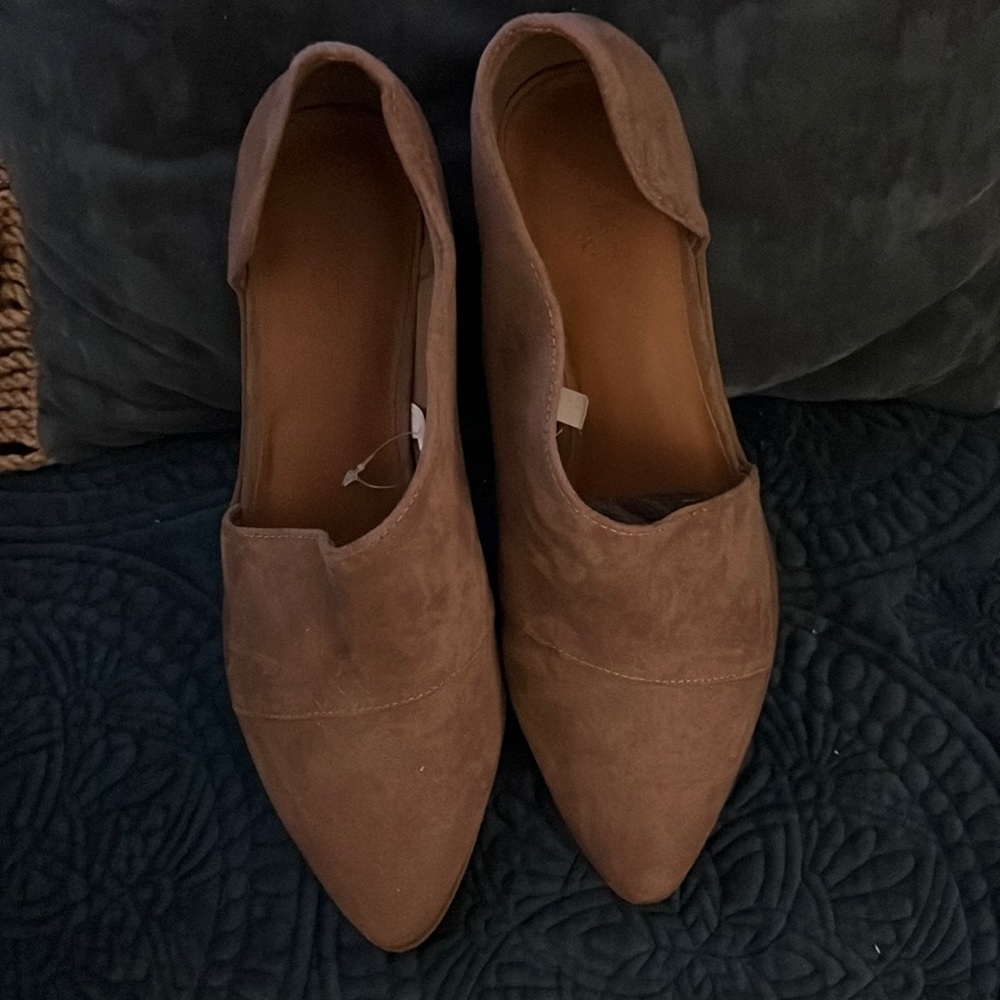 D’osay tan, microsuede, new w/o tags, flats by Madewell.